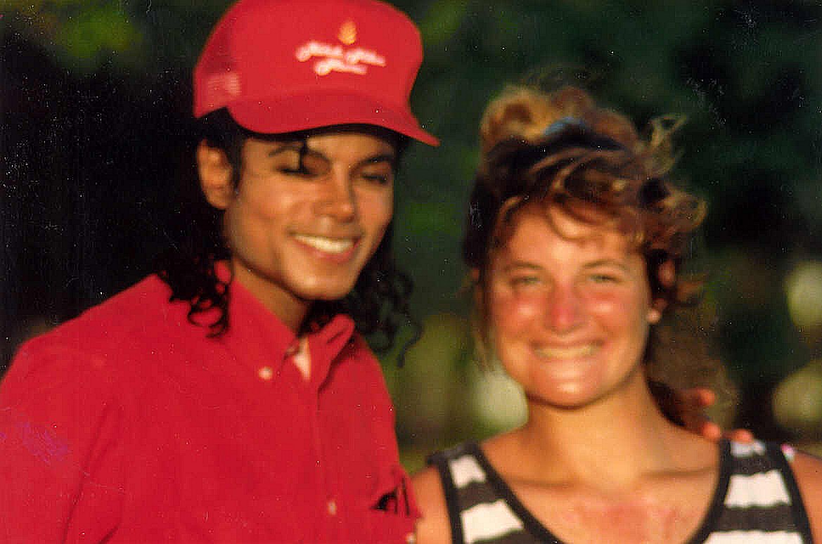 Michael Jackson and fan, Kahala Hilton, 1988. - Image: Alan Light