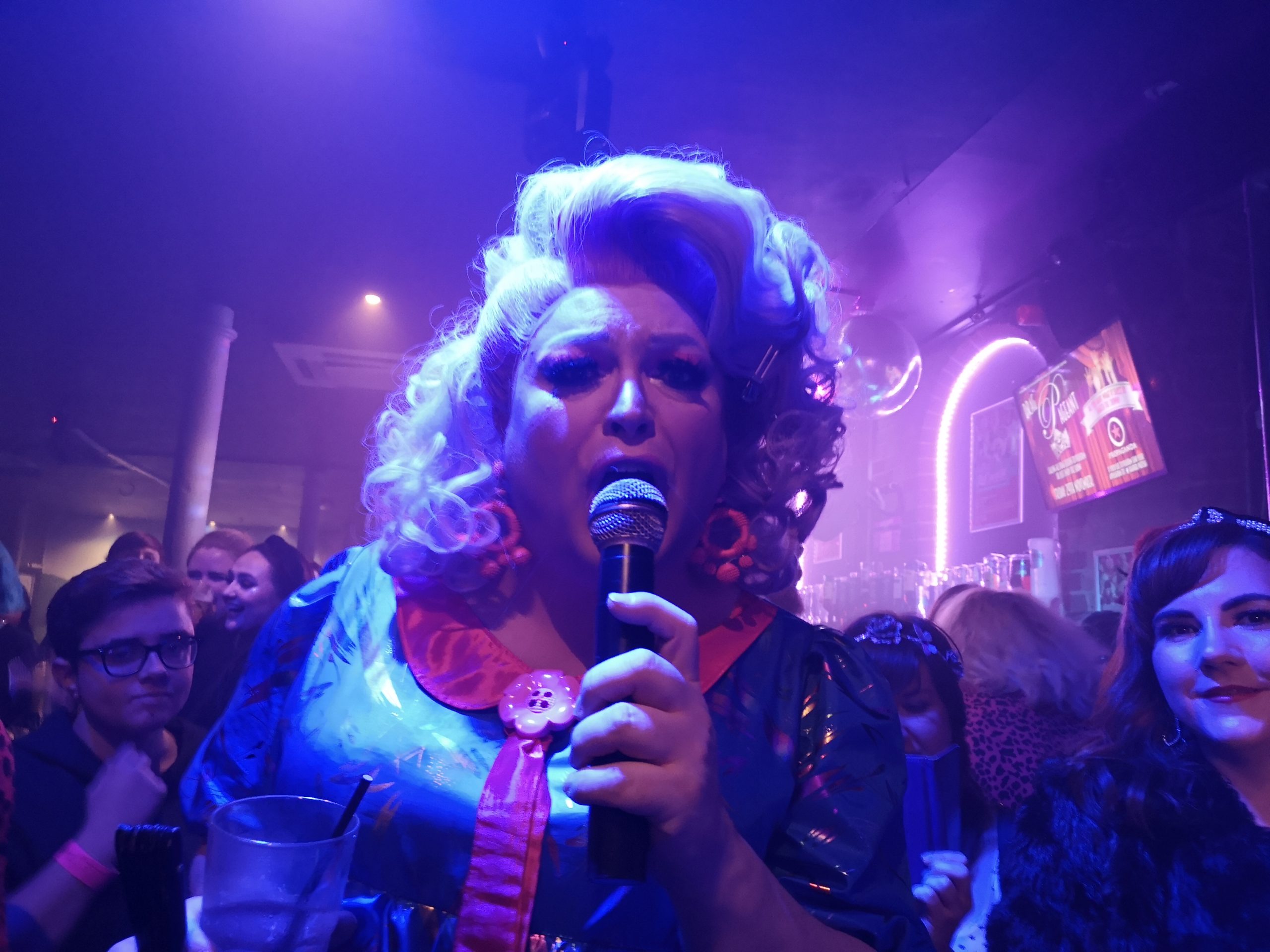 As well as new wave non-traditional drag, the evening featured a range of Lily Savagesque drag queens. Whilst some queens lip-synced there performance, this queen sang live.