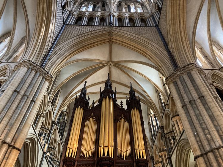 Image of organ at Lincoln Cathedral